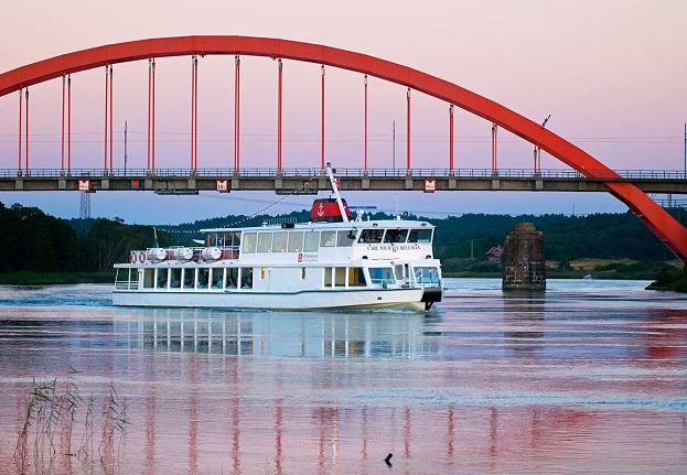 Book a boat trip around Hisingen in Gothenburg