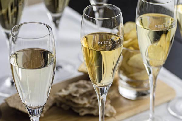 Köp presentkort till en champagneprovning i Göteborg