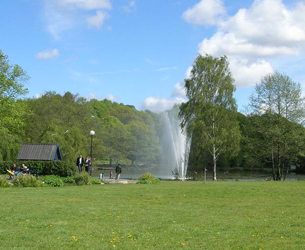 Gå på dejt i Slottsskogen i Göteborg