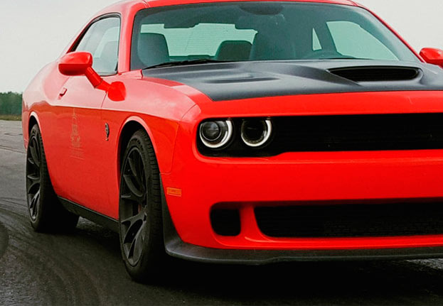 Kör Dodge Challenger Hellcat i Göteborg