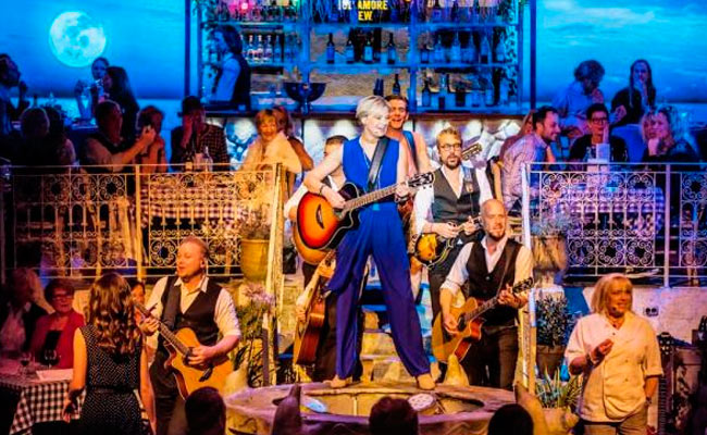 Köp biljetter till Mamma Mia! The Party på Rondo Göteborg