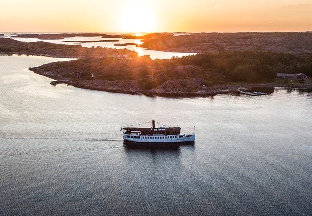 Dinner cruise in Gothenburg archipelago